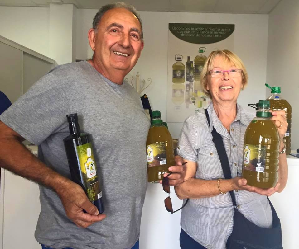 Una familia francesa que todos los años viene hasta Huércal-Overa para comprar nuestro aceite